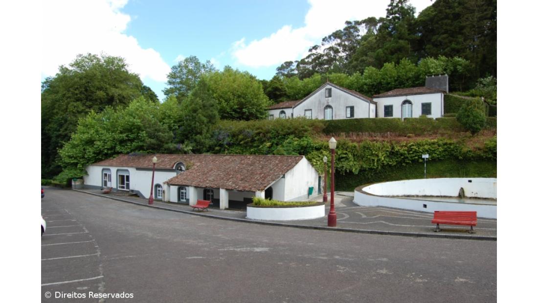 Estrada cortada entre Caldeiras da Ribeira Grande e Lombadas