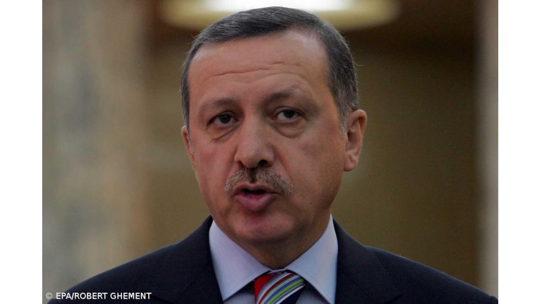 Rússia acusa Presidente turco de lucrar com tráfico de petróleo do Estado Islâmico