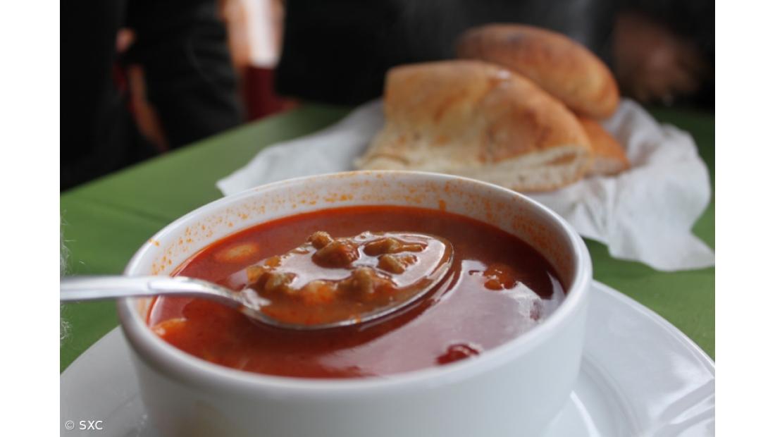 Refeições em lares não podem ser frente a frente nem ter objetos partilhados