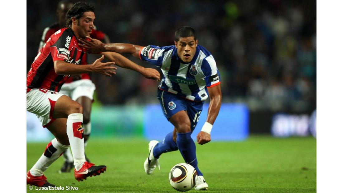 Otamendi e Hulk dão sexto triunfo ao FC Porto