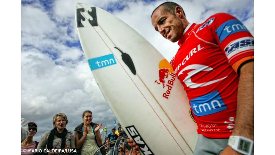 Tiago Pires cai na repescagem do Rip Curl Pro Portugal 