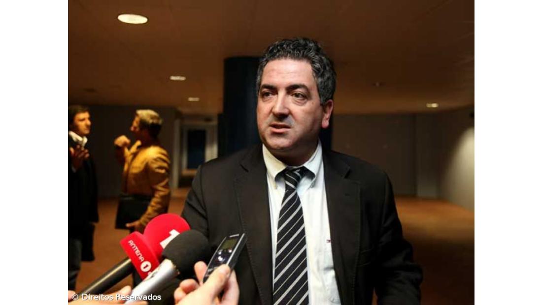 Evangelista denuncia três meses de ordenados em atraso no Santa Clara