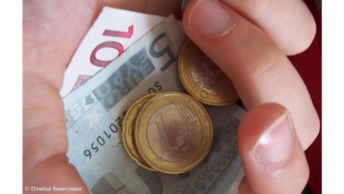 INE revê em baixa para 0,7% crescimento da economia