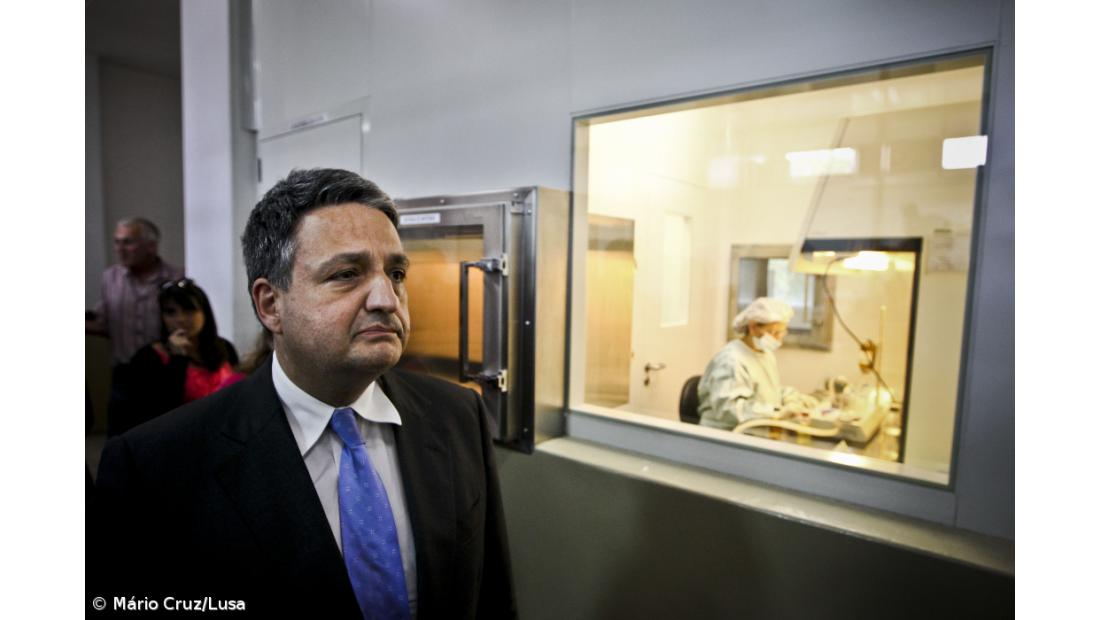 "Há alteração legislativa" para taxar a indústria farmacêutica em 2015 