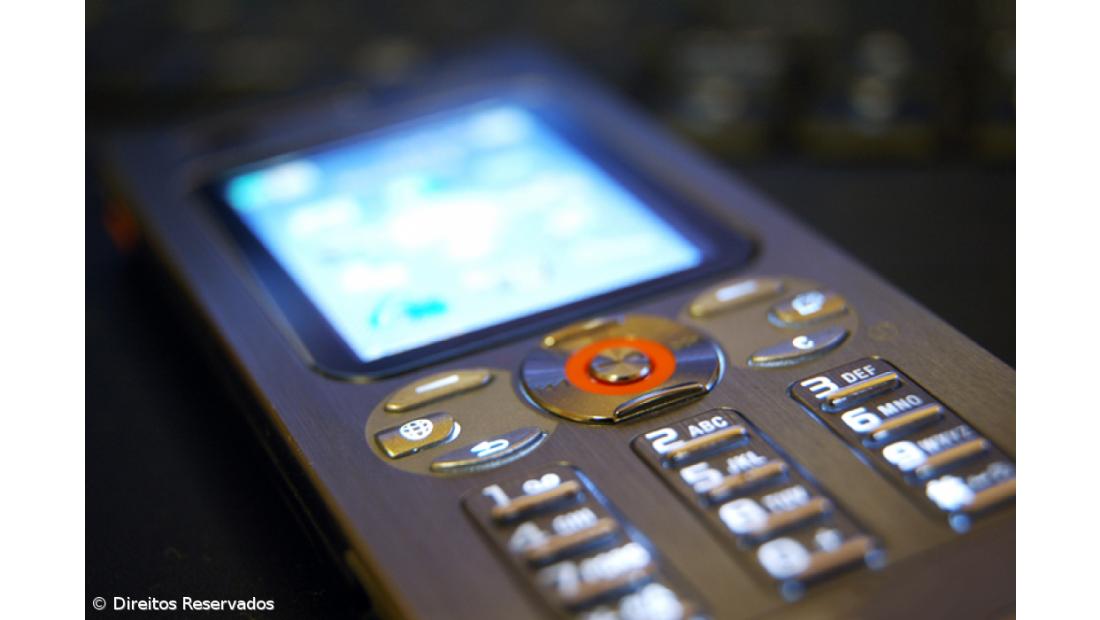 Utilizadores japoneses de telemóvel fizeram em 12 meses chamadas equivalentes a 260 mil anos