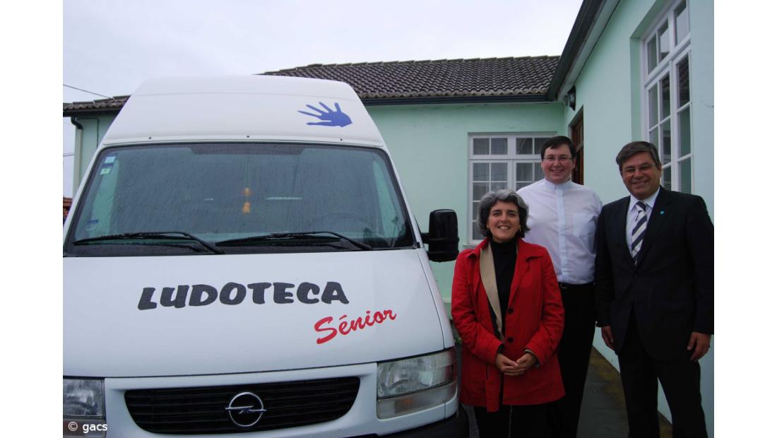 Carrinha com "skype" põe idosos dos Açores a ver e falar com a família emigrada