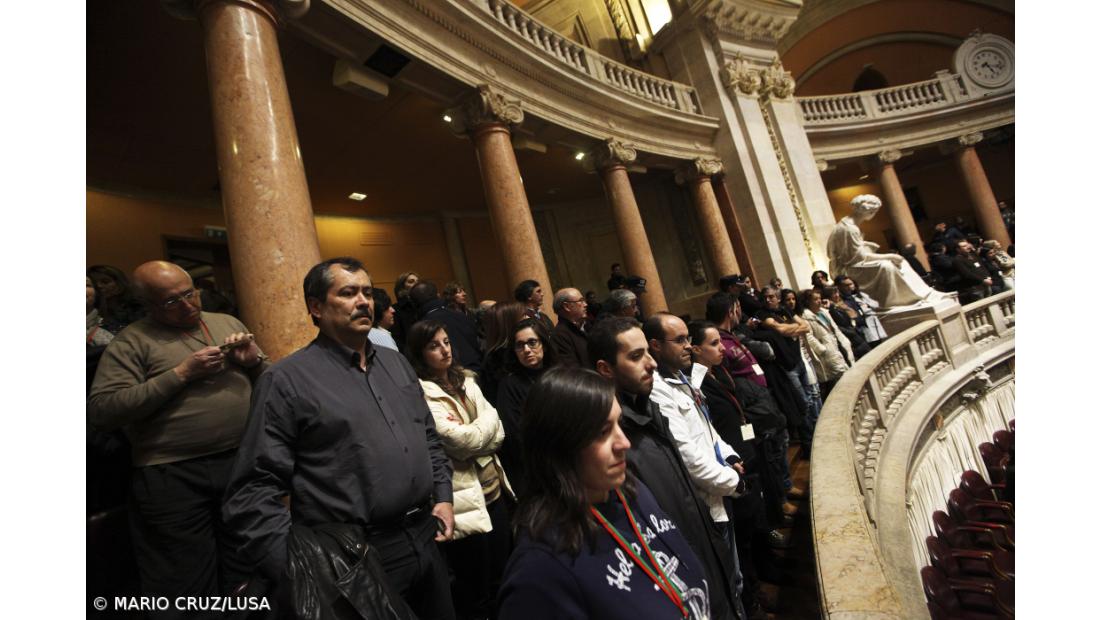 É "inadmissivel" que dezenas de professores não tenham entrado na Assembleia da República