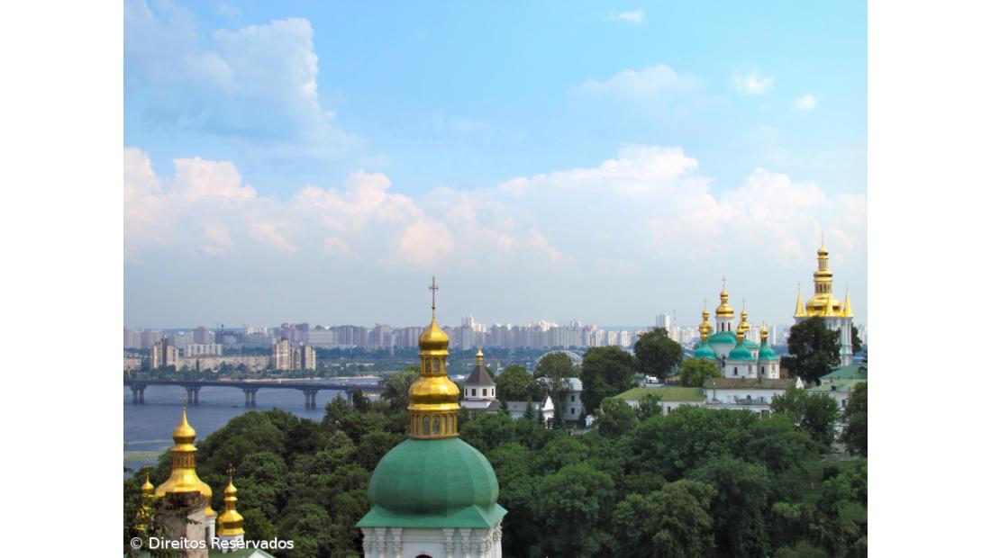Mais de 50 mil opositores pró-europeus manifestam-se em Kiev