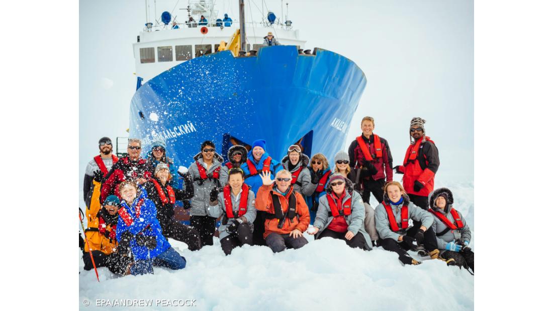 Mau tempo frustra resgate aéreo em navio preso no gelo da Antártida