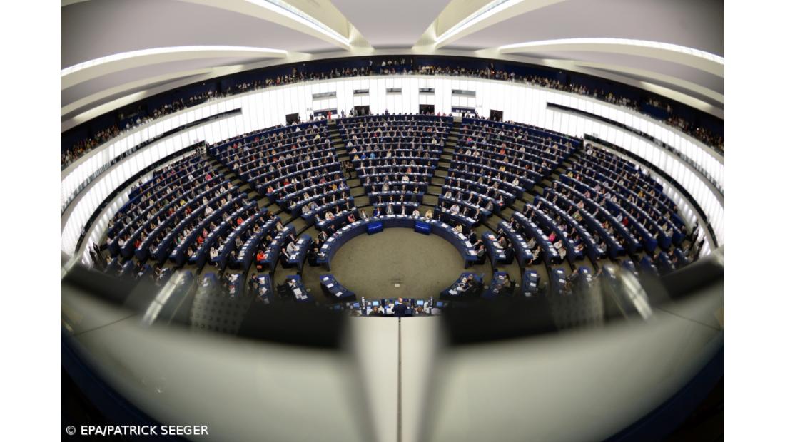 Violência no namoro discutida com jovens portugueses no Parlamento Europeu