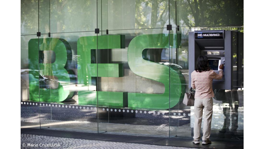 Peritos da Ordem encontraram indícios de práticas ilícitas na vendas de produtos no BES e Banif