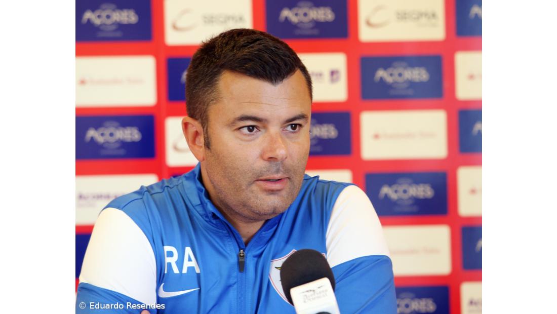 Treinador do Santa Clara diz só estar, para já, preocupado com Braga B
