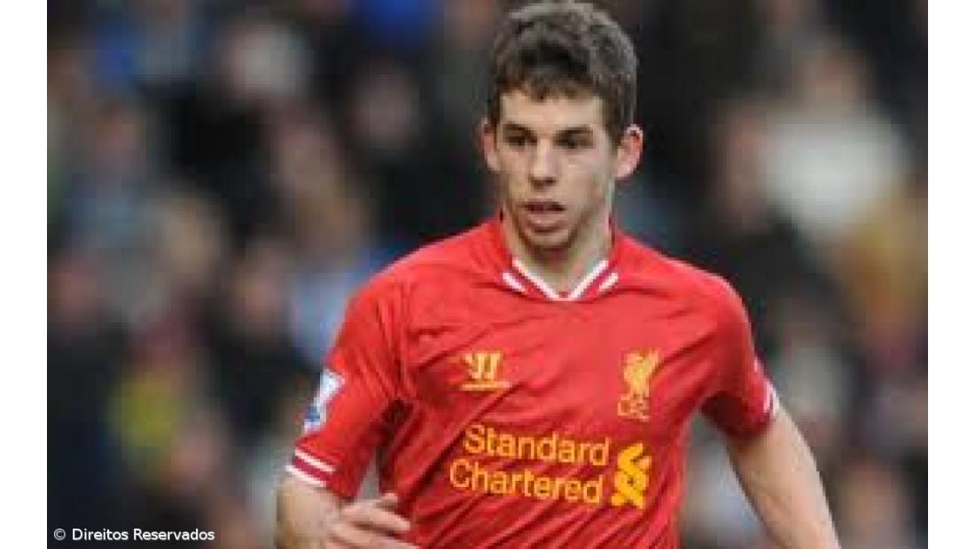  Jon Flanagan do Liverpool acusado de agressão pela polícia britânica
