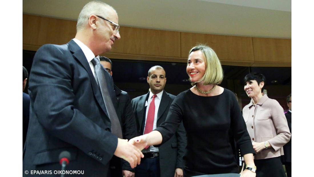 UE pede a Trump para não negociar sozinho paz entre israelitas e palestinianos