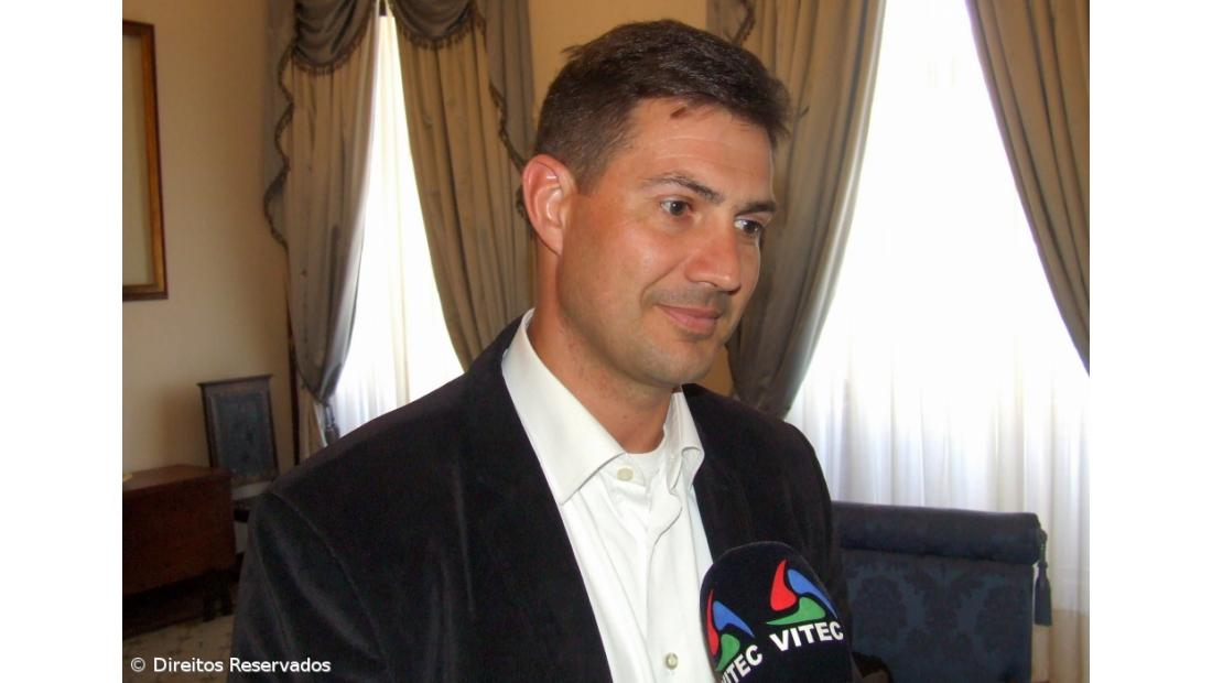 “É urgente passar das promessas às concretizações na Terceira”