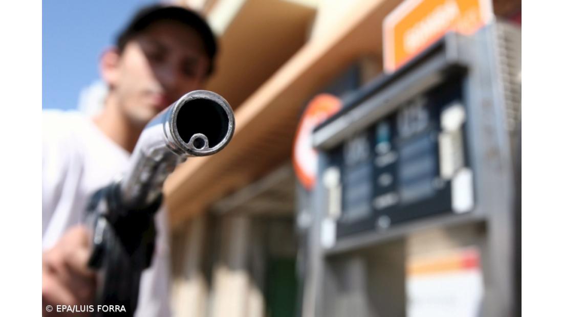 Preços dos combustíveis baixam 