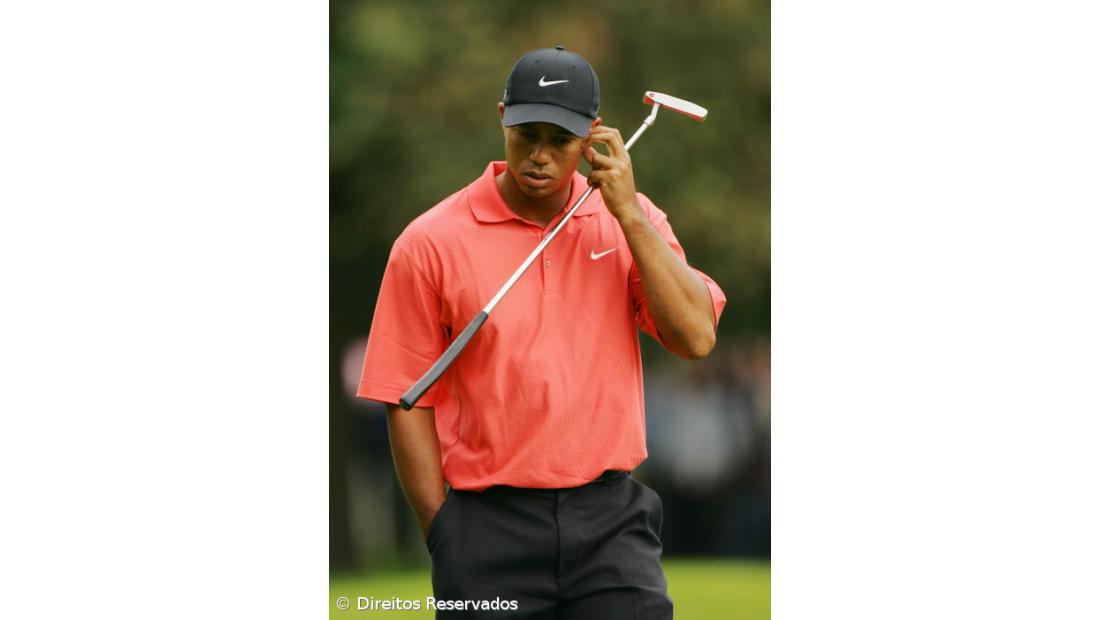 Tiger Woods submetido a uma cirurgia "longa" devido a múltiplas lesões na perna
