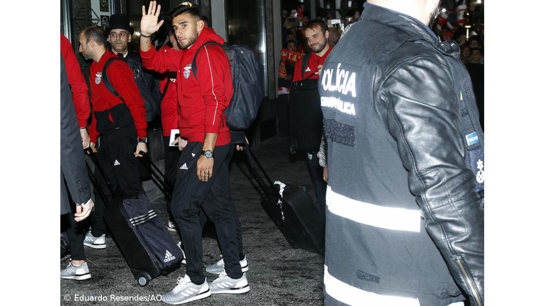 Benfica vence nos Açores e recupera segundo lugar