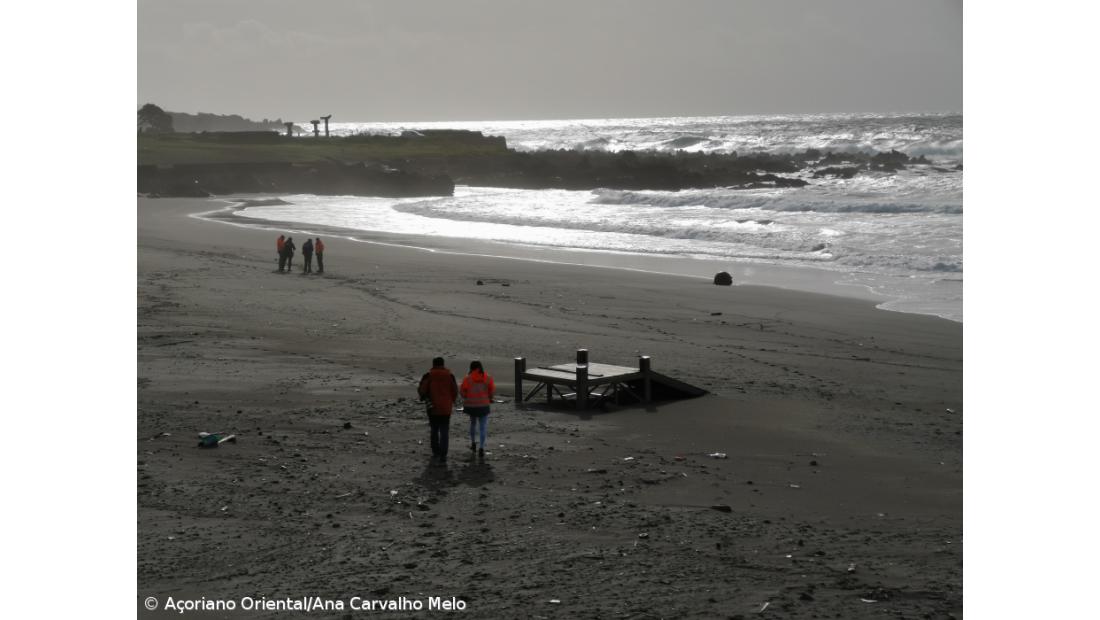Polícia Marítima isola praia devido a objeto não identificado – Imagem 1