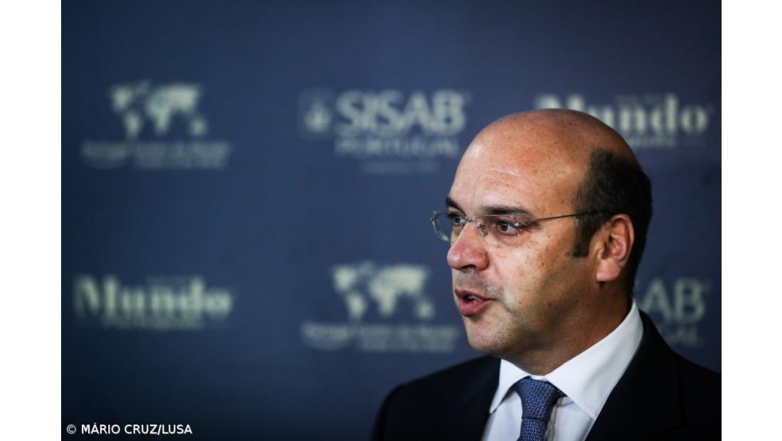 Governo não quer turismo dos ‘hostels’ com muitas pessoas numa área reduzida, diz Siza Vieira