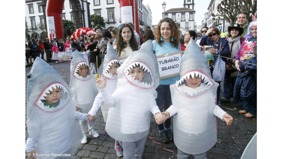 Corso de Carnaval atrai milhares a Ponta Delgada  – Imagem 3