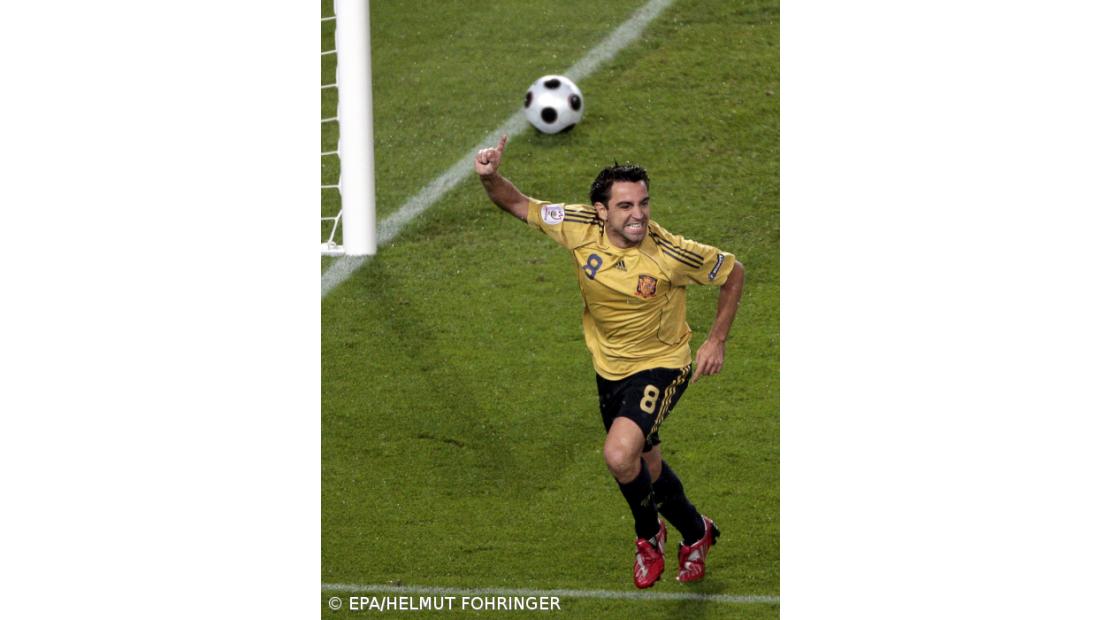 Xavi Hernandez designado o melhor jogador do Euro 2008