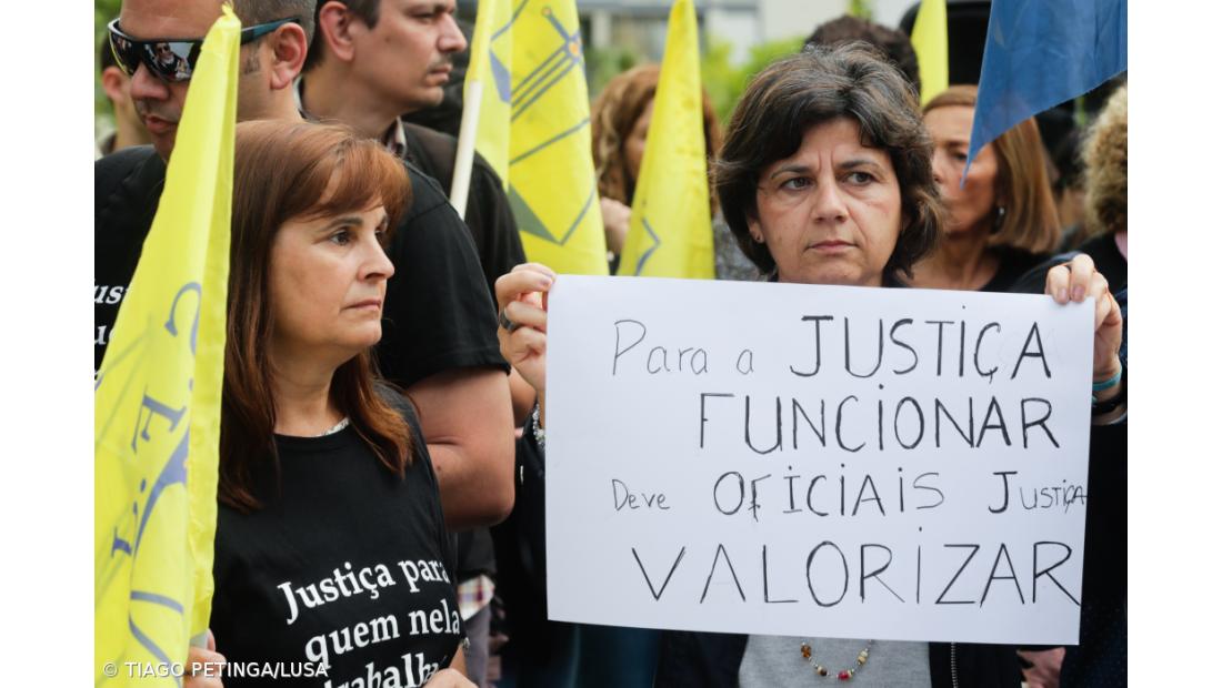 Oficiais de justiça em greve fazem protesto no Campus de Justiça