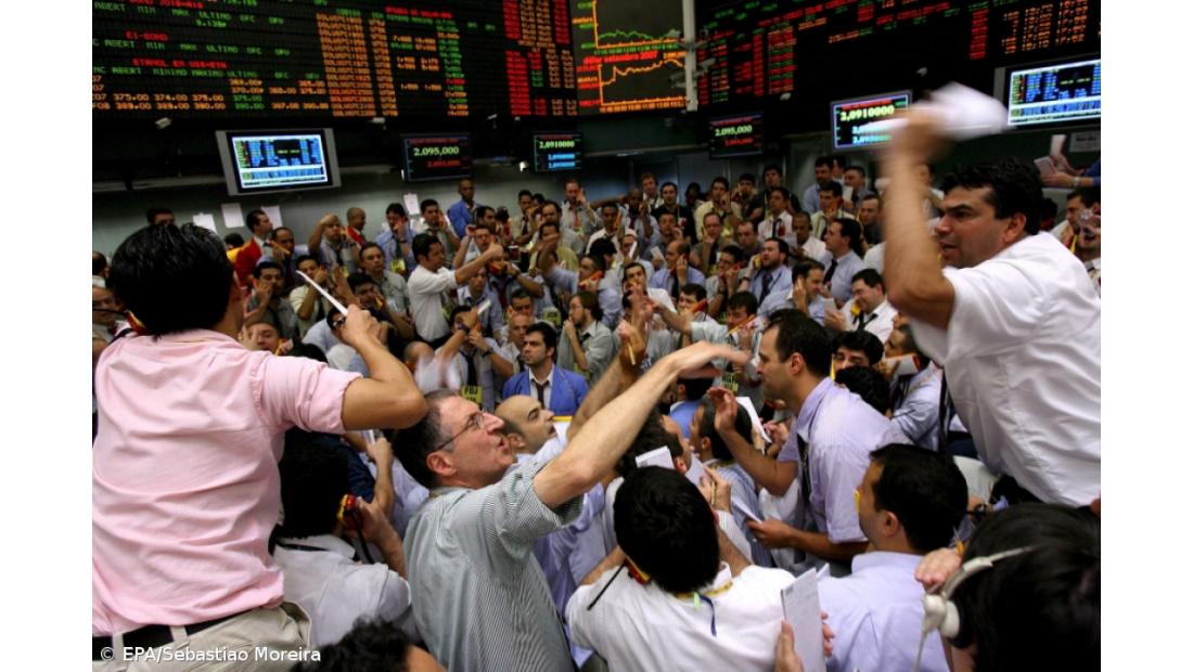  Bolsa abre a descer 0,86% para 7378,92 pontos