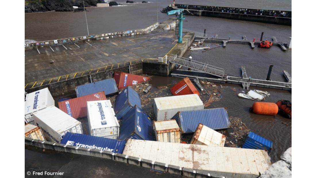 Fotogaleria danos no Porto das Lajes das Flores – Imagem 1