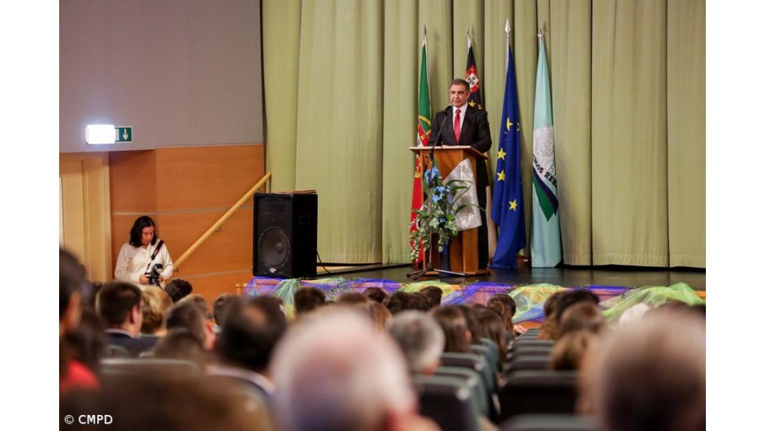 Bolieiro defende importância das famílias “entrarem” na escola 