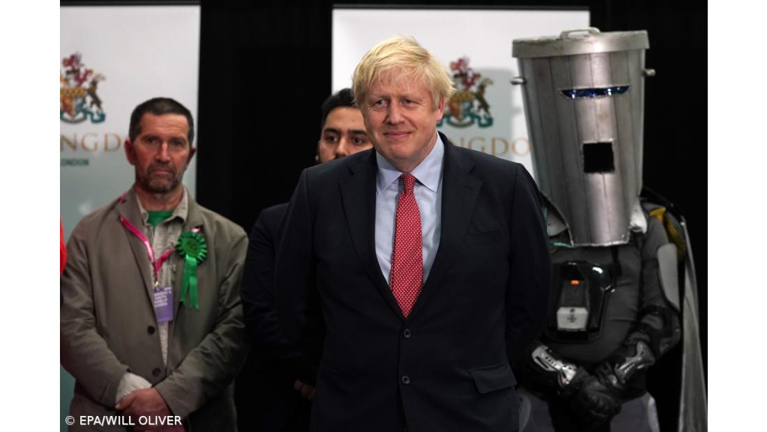 PM britânico pede “paciência” e mantém confinamento para evitar segunda vaga