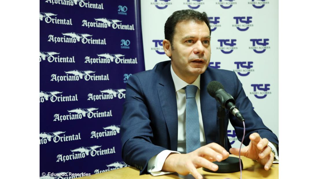 Montenegro acusa socialistas de serem os “amigalhaços” da indústria privada de saúde