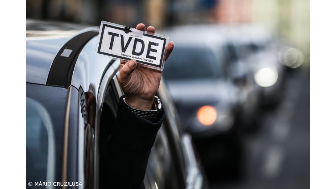 Centenas de carros da Uber em protesto buzinam em frente à empresa – Imagem 2