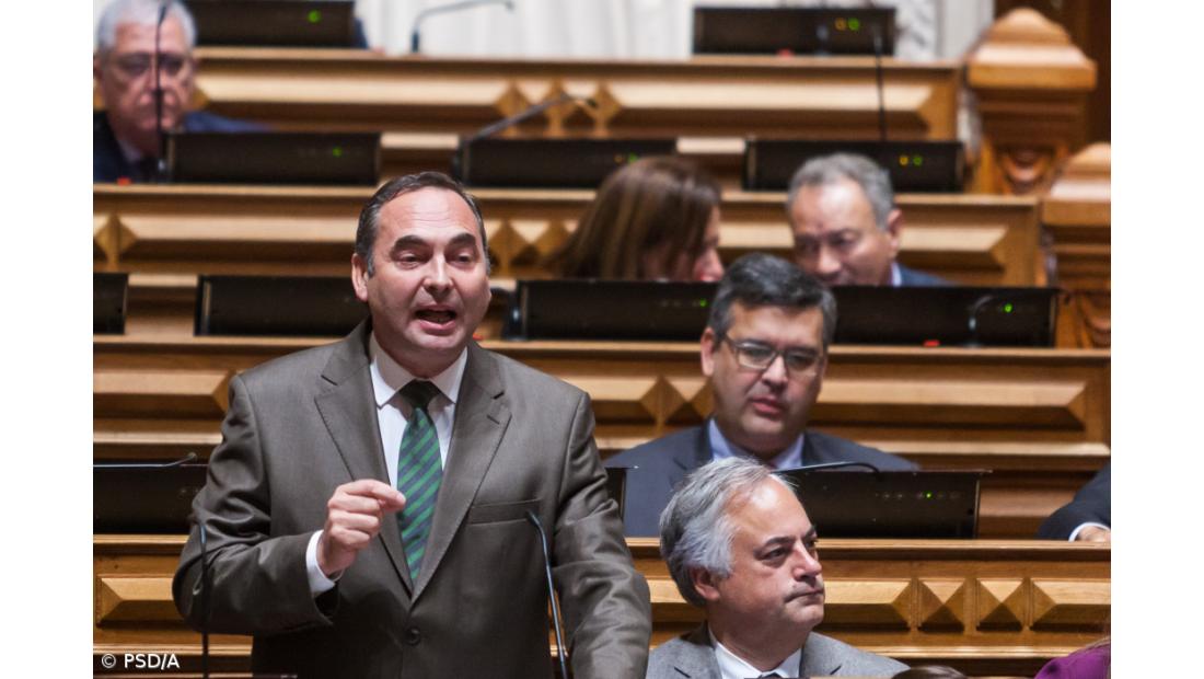 António Ventura reforça que há direitos laborais não aplicados na Base das Lajes