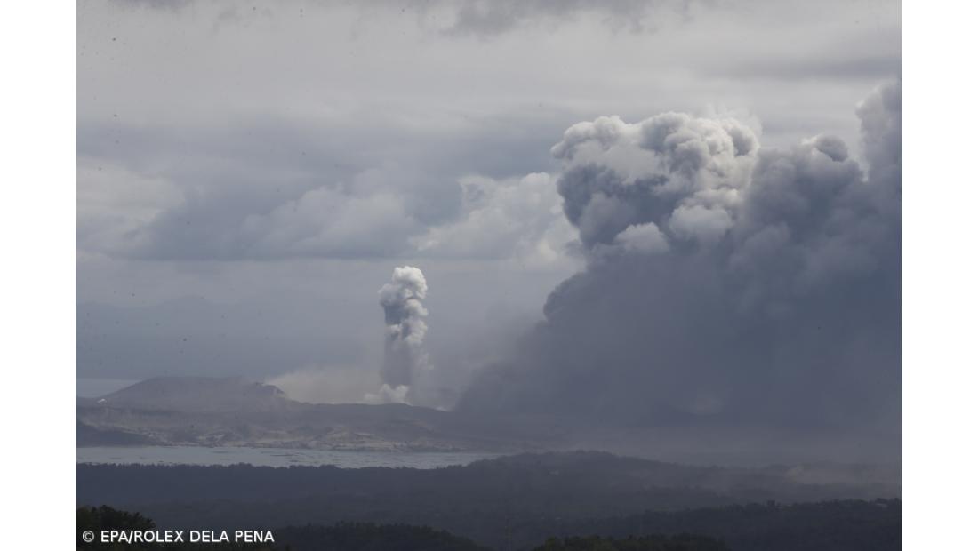 Vulcão nas Filipinas obriga a fechar escolas, serviços públicos e aeroporto de Manila – Imagem 1