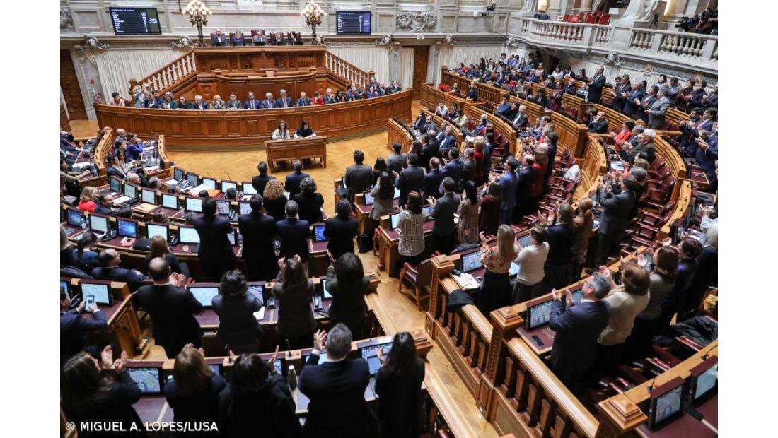 AR debate 4.ª feira 100 iniciativas dos partidos e dois diplomas do Governo