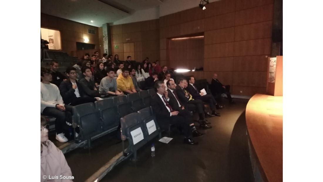 Campanha #ficaadica alerta alunos da ESLagoa para os perigos que espreitam pelas janelas das novas tecnologias. – Imagem 8