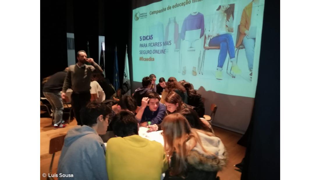 Campanha #ficaadica alerta alunos da ESLagoa para os perigos que espreitam pelas janelas das novas tecnologias. – Imagem 9