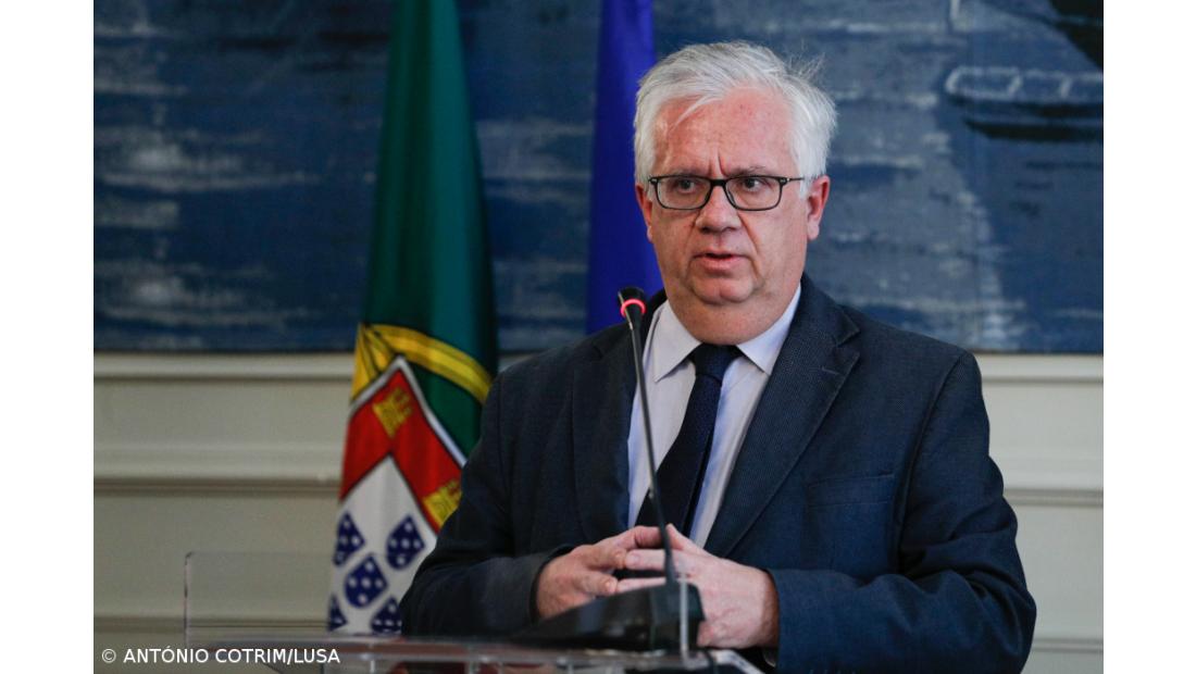 PSD avisa Eduardo Cabrita que ou muda já a direção do SEF ou deve sair do Governo