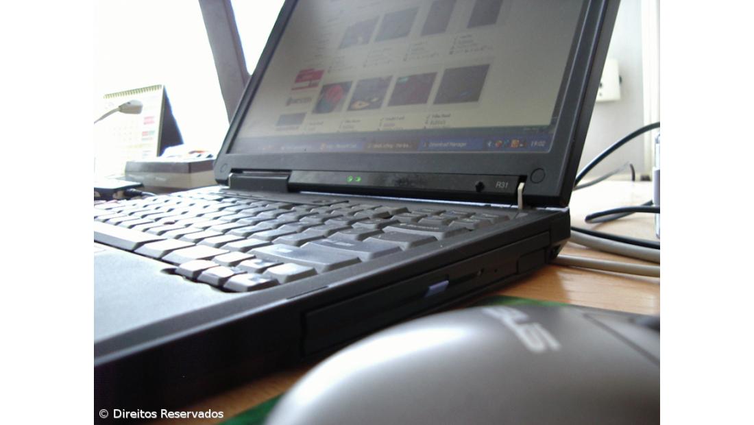 Instituições sociais chamadas a ajudar Educação com computadores