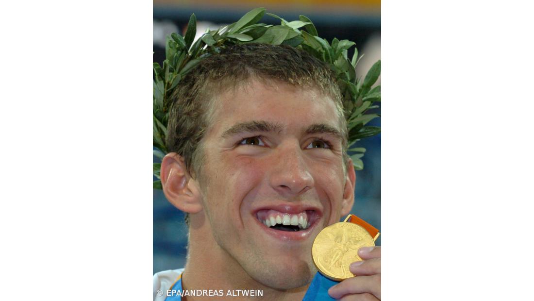 Phelps num pedestal à parte, com 11º ouro
