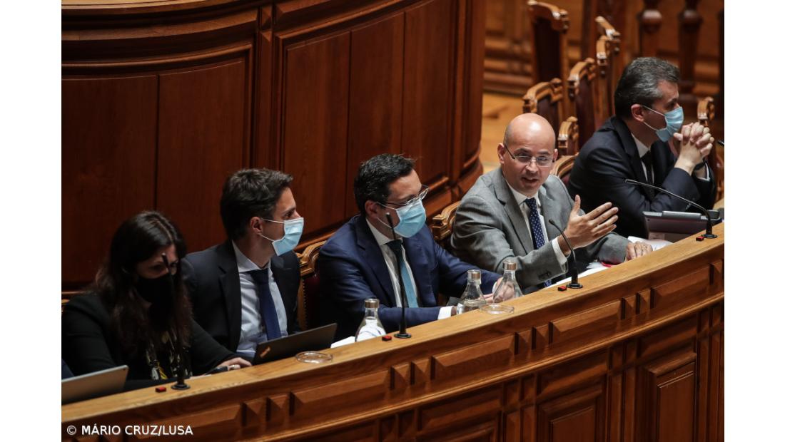 Ministro das Finanças diz que Estado pode assumir nova posição acionista na TAP