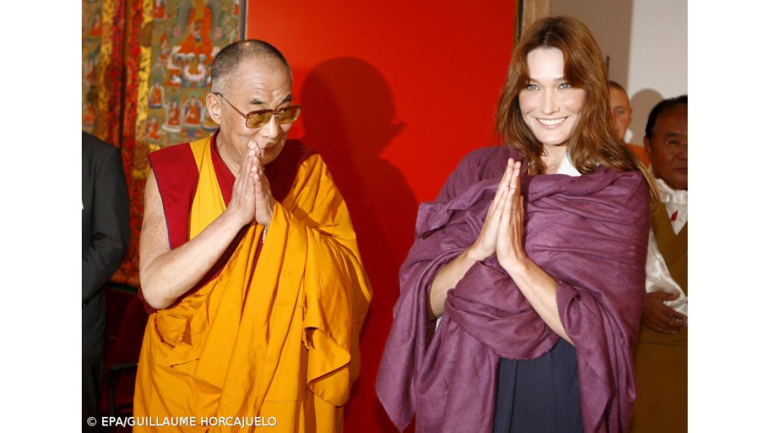 Carla Bruni-Sarkozy encontra-se com o Dalai Lama 
