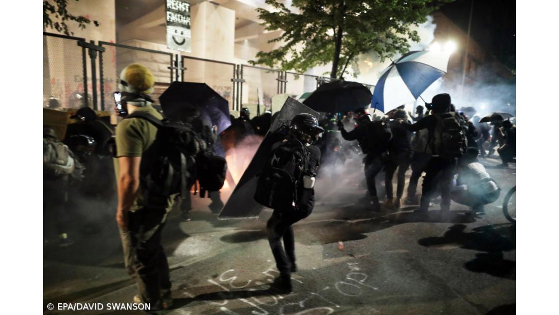 Governo dos EUA ordena retirada de agentes federais de Portland