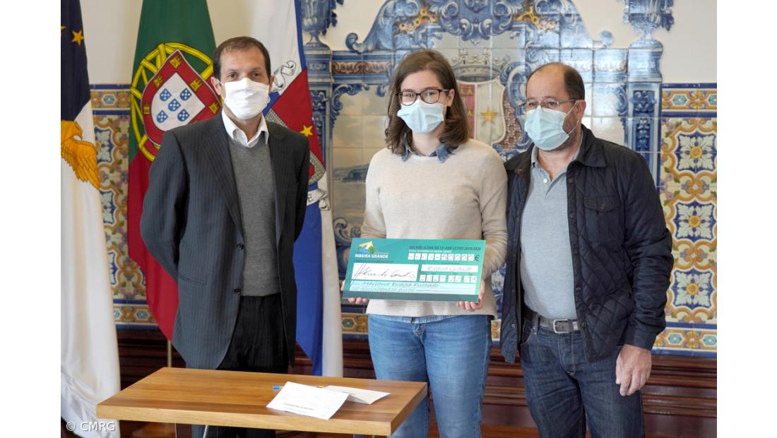 Câmara da Ribeira Grande atribui bolsa de mérito a Mariana Furtado