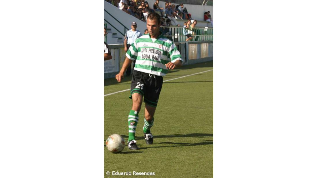 Santiago e Vitória goleiam