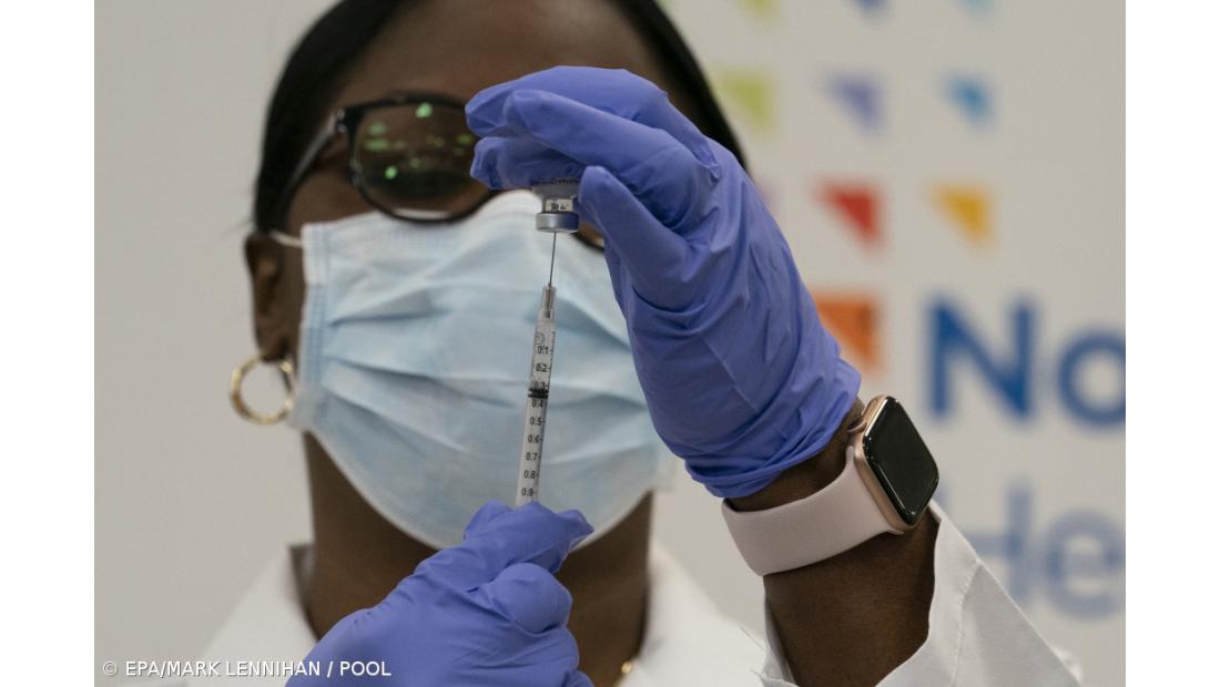 Reino Unido aprova vacina Universidade de Oxford/AstraZeneca 