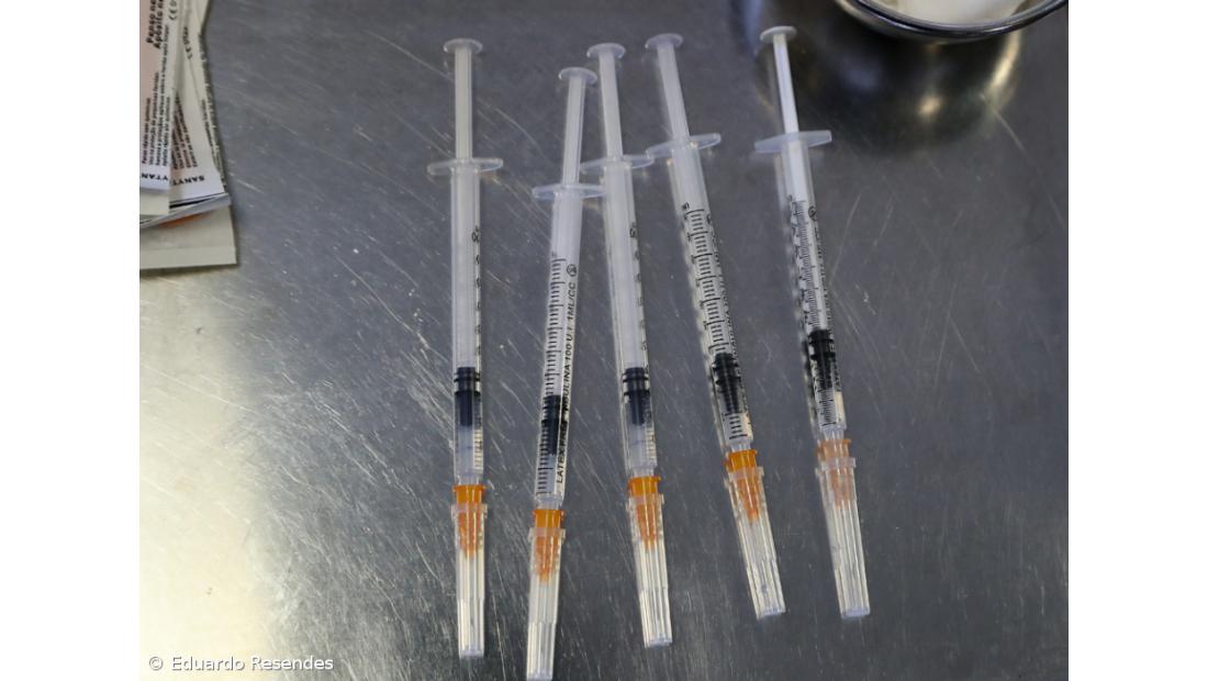 Profissionais do setor social e bombeiros começam hoje a ser vacinados