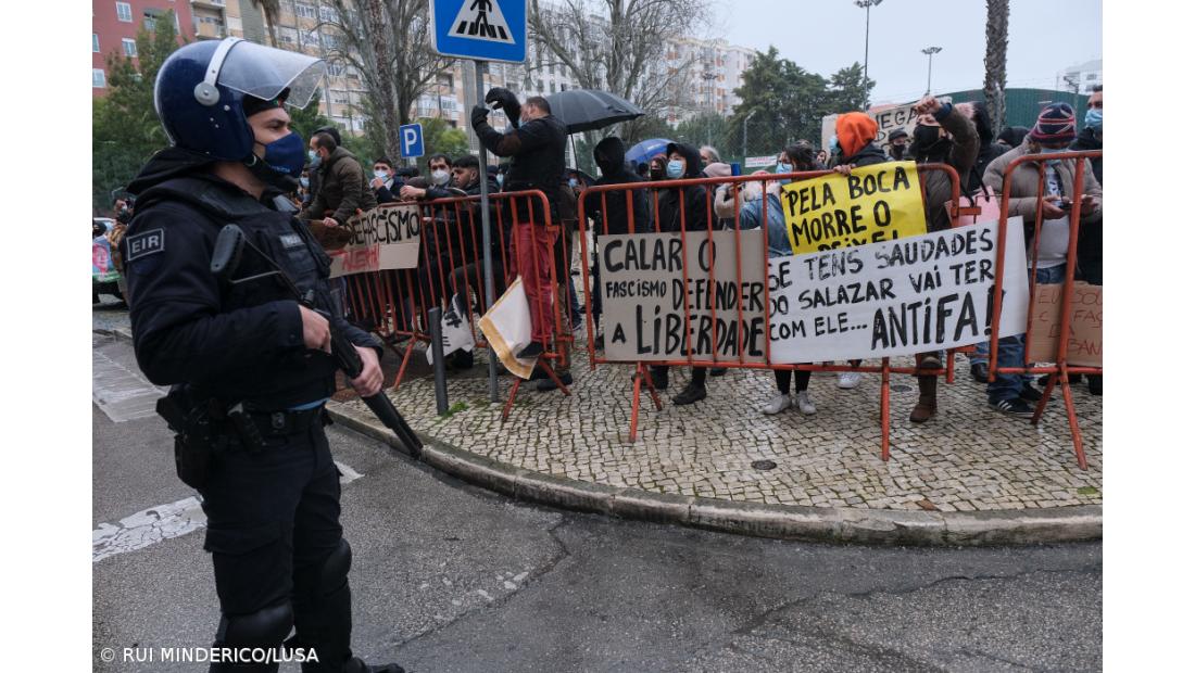 Ventura apedrejado por manifestantes em Setúbal, um detido 