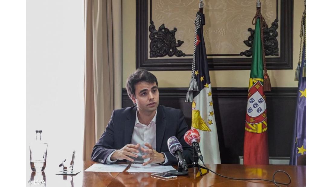 PS/Açores quer estudantes de saúde a receber reforço de vacinação